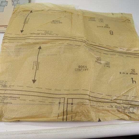 McCalls 5908 sewing pattern Blanket with book pocket and carry bag Small & Large - Picture 6 of 6